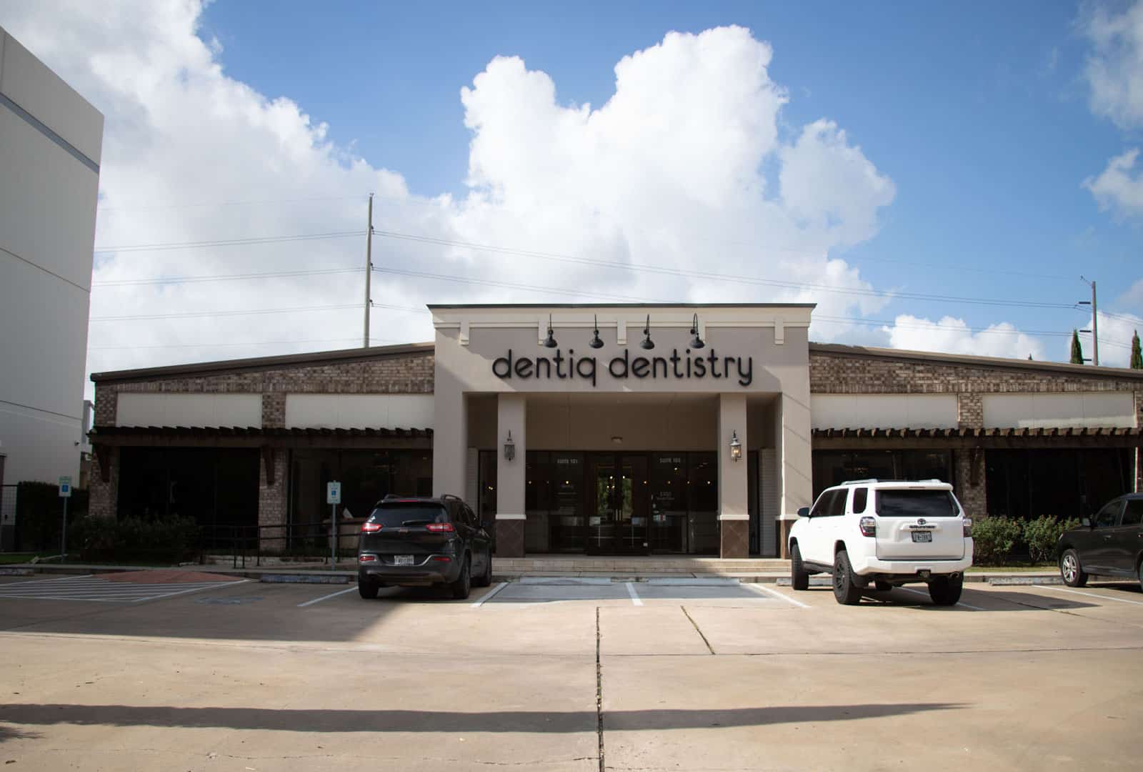 Front View of Dentiq Dentistry Dental Office